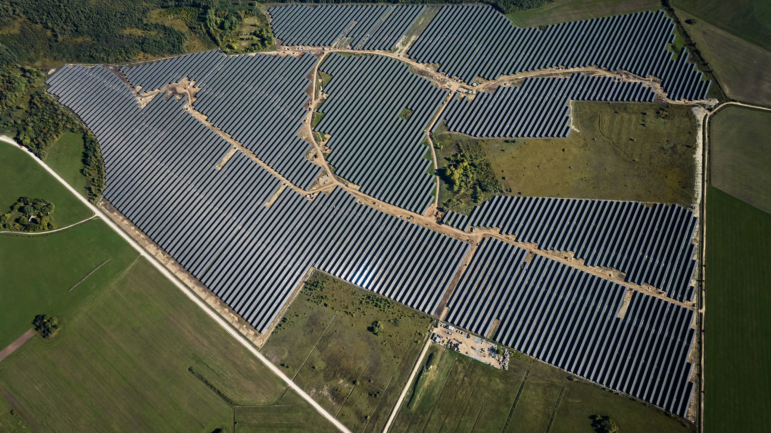 Igaunijā sākas lielākā saules enerģijas hibrīdprojekta izveide